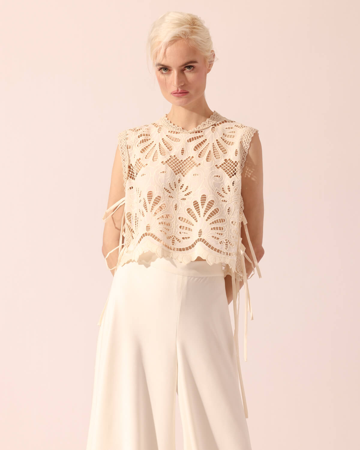 3V8A6810 Aphrodite in Cream - Image 1